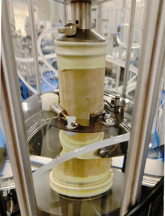 Close up of radial on-sample transducer